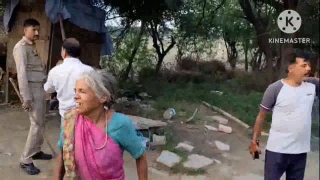 मथुरा वृंदावन नगर निगम के सहायक नगर आयुक्त राकेश कुमार त्यागी ने की बड़ी कार्रवाई