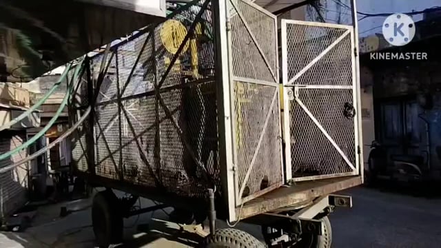 राम बारात के मौके पर कच्ची सड़क पर हुआ हादसा अस्थाई ट्रांसफार्मर में आया करंट दो युवक झुलसे अस्पताल में कराया भर्ती बाल बाल बच्ची जान।