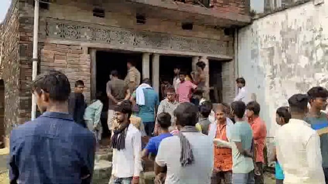 ब्रेकिंग न्यूज अंबेडकर नगर जिले के थाना सम्मनपुर क्षेत्र के अंतर्गत बरौली गांव में रात्रि में एक युवक उम्र 22 वर्ष का तालाब में डूबने के कारण हुई मौत घटनास्थल पर सम्मनपुर एसएचओ राजेश सिंह पूरी टीम के साथ मौजूद