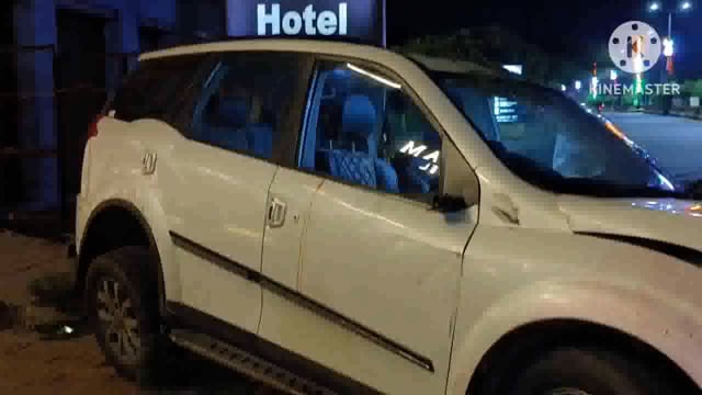 मथुरा के थाना गोविंद नगर में दिल्ली मसानी लिंक रोड पर एक तेज रफ्तार कार अनियंत्रित होकर पेड़ से टकराई
कार सवार हुए गंभीर रूप से घायल