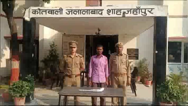 जलालाबाद पुलिस ने एक अभियुक्त को अवैध देशी तमंचा व कारतूस के साथ गिरफ्तार कर की विधिक कार्रवाई