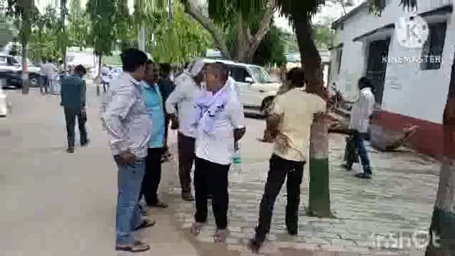 सूर्यगढ़ा -प्रखंड प्रमुख खुशबू कुमारी उप प्रमुख निलेश कुमार मिश्रा दोनों शक्ति परीक्षण के उपरांत अपने पद पर बने रहे।