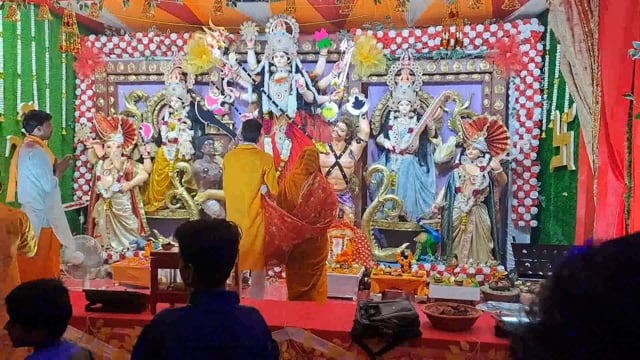 बहराइच,, नानपारा. बल्हा, नानपारा धाम मे भक्तो की भवानी का सजा भव्य दरबार 