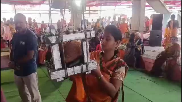 बोधनच्या आई मंदिरात दर्शनासाठी भाविकांची गर्दी