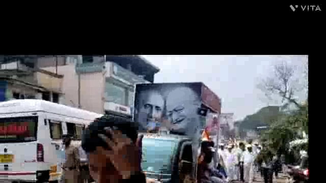 आज कोल्हापूर मध्ये सकल दिगंबर जैन समाजाचे वतीने महामोर्चाचे आयोजन करण्यात आले दसरा चौक ते कलेक्टर ऑफीस वर महामोर्चा काढुन घोषणाबाजी केली महिलाही सहभागी झालेल्या होत्या.