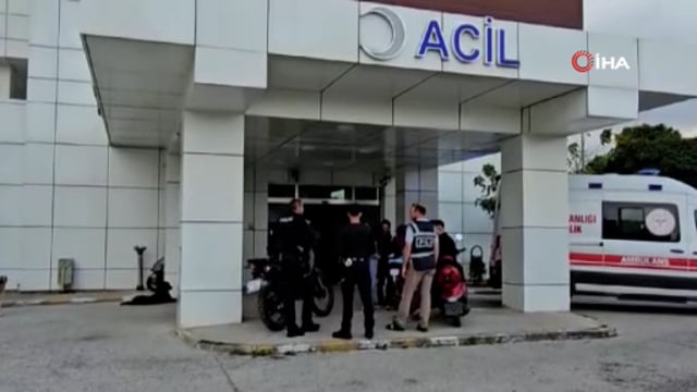 Kavgayı ayırmak isterken kendisine saldıran 4 kişiyi silahla vurdu