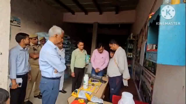 जिलाधिकारी ने प्राइवेट और साधन सहकारी समितियो का किया निरीक्षण,