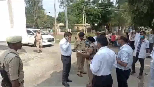 कोंच,ग्राम बरोदा कला में तेलू भोज कार्यक्रम में शामिल हुए करीब 60 लोग फूड प्वाइजनिंग सर हुए बीमार, अस्पताल में भर्ती