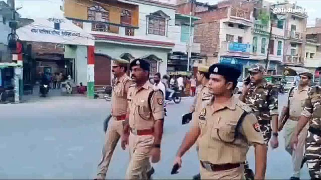 नवरात्रि व दशहरे के पर्व पर पुलिस अधीक्षक ने निकाला फ्लैग मार्च 
