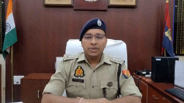 छपिया थाना क्षेत्र के अंतर्गत मां दुर्गा की पट्टी खोलने के दौरान अराजक तत्वों ने किया हंगामा।