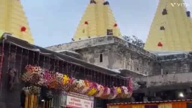 नवरात्री उत्सवात मुख्यमंत्री एकनाथ शिंदे यांनी घेतले श्री अंबाबाईचे दर्शन व विधीवत पूजा केली.