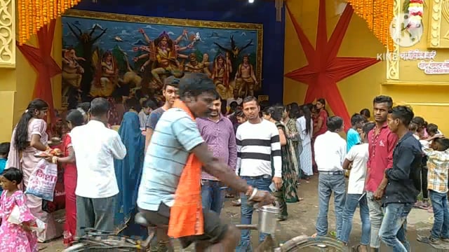 सिरदला प्रखंड के विभिन्न पूजा पंडालो में खुला मां का पट, उमड़ी श्रद्धालुओं की भीड़