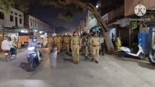 त्योहारों के दृष्टिगत पुलिस ने किया पैदल मार्च