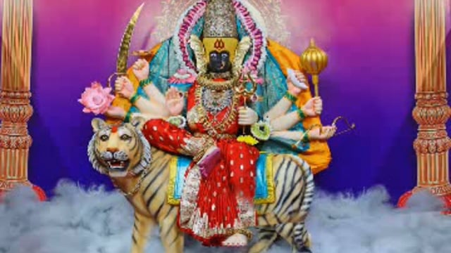 कोल्हापूरमध्ये शारदीय नवरात्र उत्सवाच्या दिवशी अंबाबाईची वाघावर अश्वारूढ दुर्गा माता रूपात पूजा बांधण्यात आली होती.