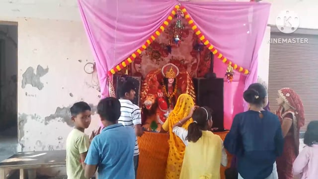 नवरात्रि की पावन अवसर पर नवमी की पूजा अर्चना करते हुए कन्या जमाई पत्रकार धर्मेंद्र कुमार राजपूत