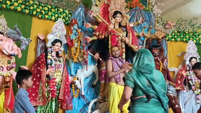 महानवमी को वैष्णवी दुर्गा मंदिर में दी गई खोवा से बने राक्षस की बाली