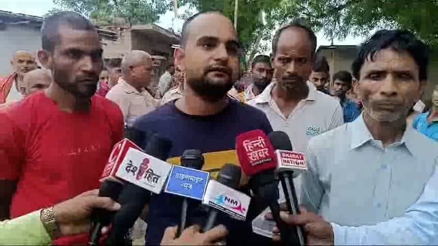 अज्ञात व्यक्तियों द्वारा विमलेश तिवारी पुत्र भोलानाथ तिवारी की लोहे की हथौड़ी द्वारा  जगदीशपुर में मृत्यु दी गई /