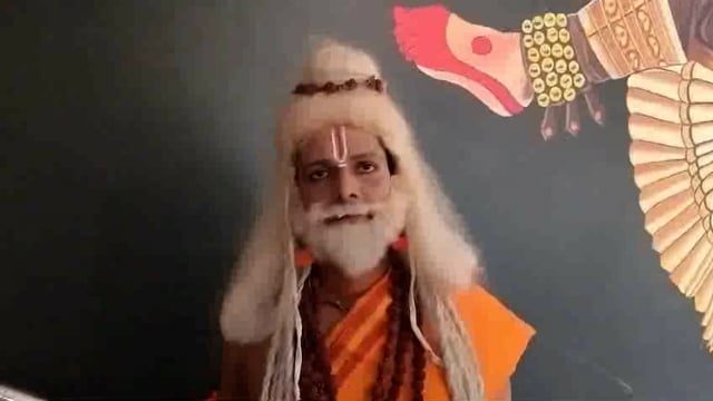 इटियाथोक निवासी सर्राफा व्यवसाई नवल किशोर सोनी अयोध्या में चल रही रामलीला में कई भूमिकाओं में दिखा रहे जलवा 