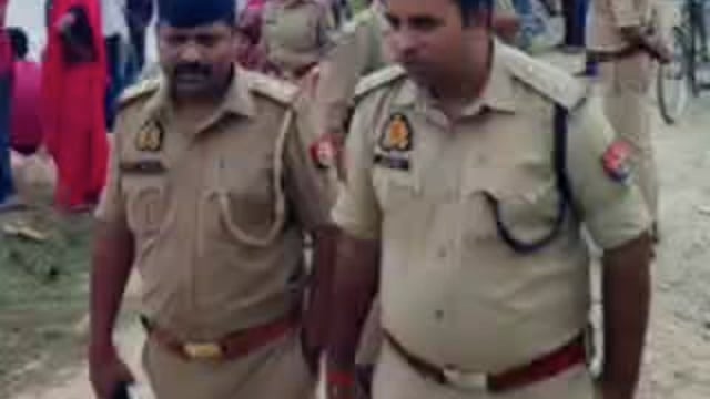 बाघरायथाना क्षेत्रके बिहार चौकी के निकट शारदा सहायक नहर पर दुर्गा विसर्जन का निरीक्षण करने पहुँचे सीओ सदर और थानाध्यक्ष,