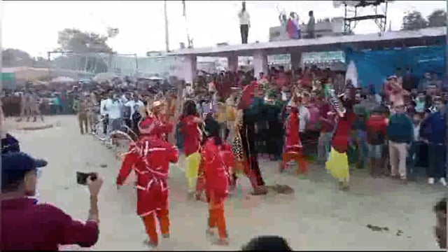 जलालाबाद में दशहरा पर्व को लेकर नगर में चल रहे रामलीला मेले में भगवान राम ने बुराई के प्रतीक रावण के पुतले का दहन किया