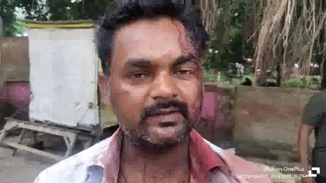 असलहा कार्बाइन की बट व लोहे के छन्ने से पीटकर युवक को किया लहूलुहान,सिर पर तीन गम्भीर घाव,जिला अस्पताल रेफर