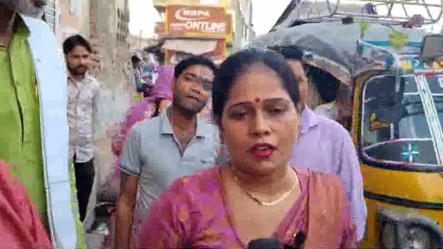 भागवत प्रवक्ता अनिरुध्दचार्य के बॉलीवुड में जाने के विरोध में हिन्दुवादियों ने फूंका अनिरुद्धचार्य का प्रतिकात्मक पुतला।