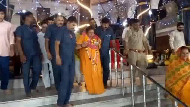 भाजपा की फायर ब्रांड नेता उमा भारती पहुंची वृंदावन कृष्ण जन्मभूमि पर दिया बड़ा बयान