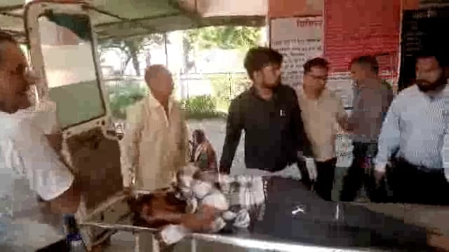 राया: टाटा 407 ने मारी बाईकों में टक्कर: फाइनेंस कर्मी की हुई मौत, दो अन्य की हालत चिंता जनक