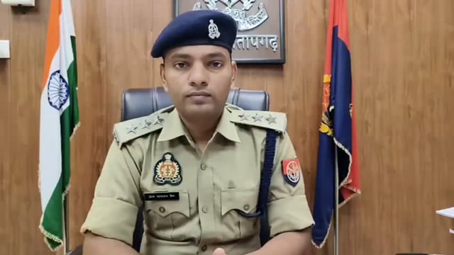 खड़ी एम्बुलेंस में विस्फोट से एम्बुलेंस के उड़े परखच्चे, वीडियो बना रहा राहगीर घायल 

सीओ शिव नारायण बैश की बाइट