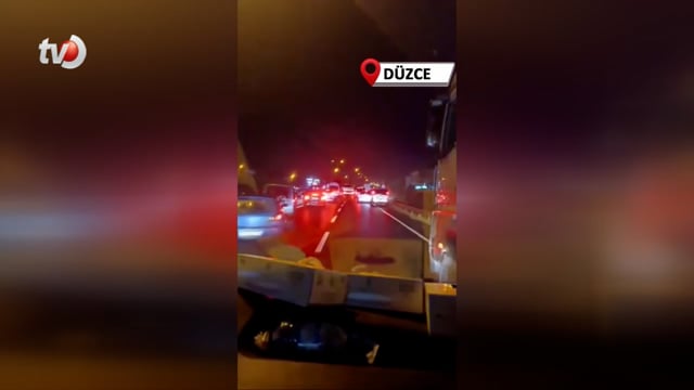 Düzce’de Ambulansa Fermuar Sistemi İle Yol Verildi, O Anlar Kamerada