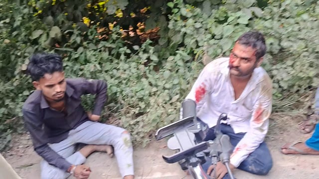 Breaking..रामनगर श्री कृष्णा चिल्ड्रन स्कूल की बस से जा भिड़े दो बाइक सवार जिसमें से एक को कुछ चोट आई घायल को तत्काल एंबुलेंस की मदद से इलाज के लिए भेजा गया बस बच्चों से भरी थी और बगल में गहरी खाई भी थी एक बड़ा हादसा होते-होते टला ढोलबजवा बाजार के निकट आमा गांव के पास की घटना।