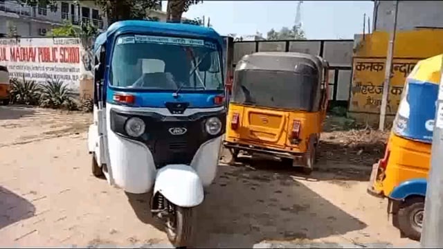 औरंगाबाद क्षेत्र में ऑटो चालकों ने ट्रैफिक पुलिस के खिलाफ खुला मोर्चा किया रास्ता बंद