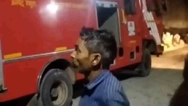 क्रोकरी के गोदाम में भीषण आग लगने से फैली दहशत लाखों रुपए का नुकसान कई दमकलों ने आग पर पाया काबू