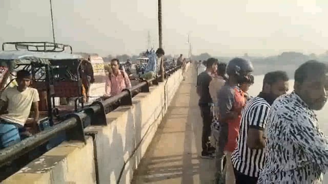 यमुना नदी में अज्ञात महिला का शव उतराता मिला मौके पर पहुंची पुलिस ने शिनाख्त के किये प्रयास