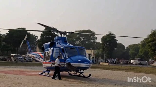 उत्तर प्रदेश के मुख्यमंत्री योगी आदित्यनाथ मथुरा दौरे पर पहुंचे