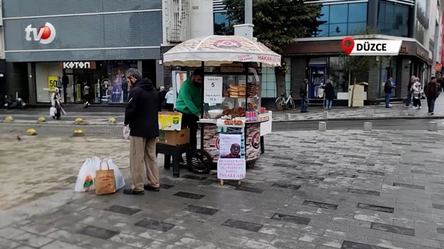 FETÖ Elebaşı Gülen’in Ölümüne Böyle Sevindi Bedava Tatlı Dağıttı