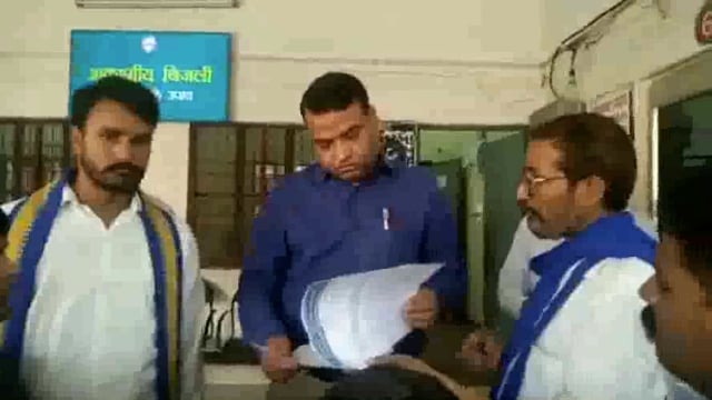 सेठ बी एन पोद्दार इंटर कॉलेज की एक शिक्षिका ने प्रिंसिपल पर छेड़छाड़ के लगाये आरोप सिटी मजिस्ट्रेट को सोपा ज्ञापन