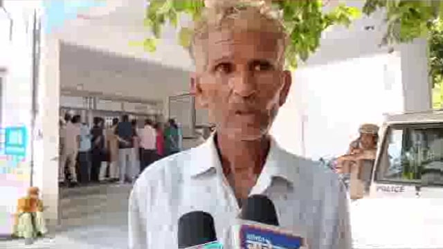 शोच को जा रही महिला ने छेड़छाड़ व मारपीट का लगाया आरोप वीडियो वायरल