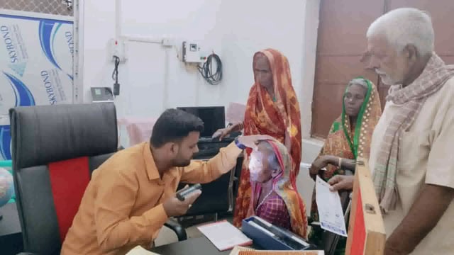 मुखिया की अध्यक्षता में निःशुल्क नेत्र जांच शिविर का किया गया आयोजन