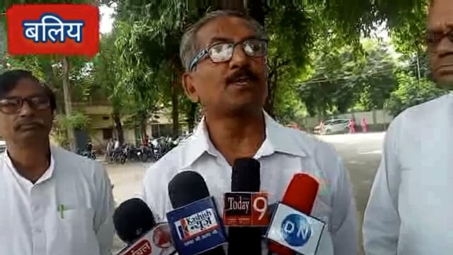 बेलथरा रोड नगर पंचायत के पूर्व चेयर मैन ने पोखरे पर कब्जा करने का लगाया आरोप,DM से की शिकायत