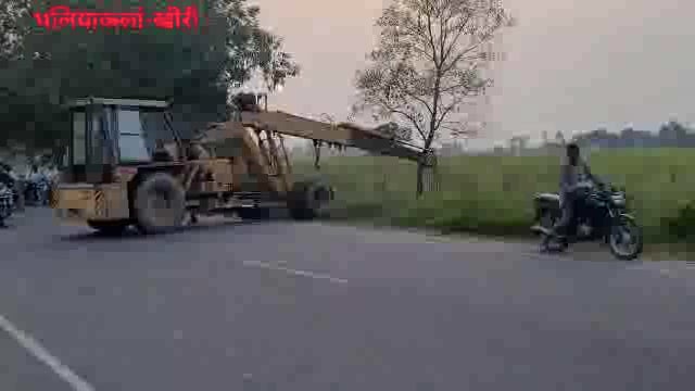 भीषण सड़क हादसा, बाल-बाल बचे कार सवार, चालक की हालत नाजुक