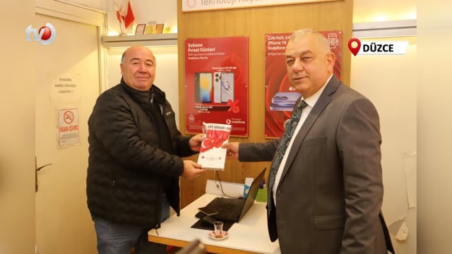 Düzce Ticaret ve Sanayi Odası Türk Bayrağı Dağıttı