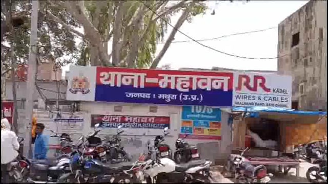 किसान के खेत से कमरे का ताला तोड़कर अज्ञात चोरों ने बीती रात चोरी की घटना को दिया अंजाम, चोरों की तलाश में जुटी पुलिस।