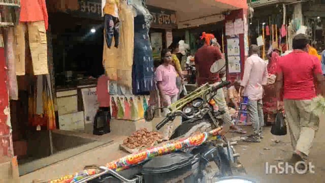 दीपावली धनतेरस को लेकर बाजारों में उमड़ी भीड़