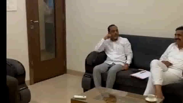 सकाळी उमेदवारी; अर्ज संध्याकाळी बैठक; व्हिडिओ व्हायरल तर्क वितर्क #amarsinghdeshmukh