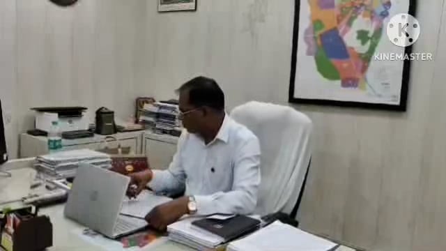 मुख्यमंत्री के निर्देश के बाद मथुरा में जनपद वासियों को 24 घंटे बिजली आपूर्ति कराने में जुटे विधुत विभाग के अधिकारी।