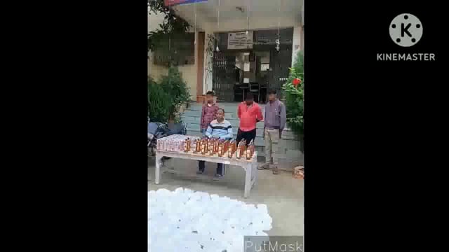 पुलिस ने रतनपुर मोड़ से विदेशी व देशी शराब के साथ दो बाइक सहित तीन लोगों को किया गिरफ्तार