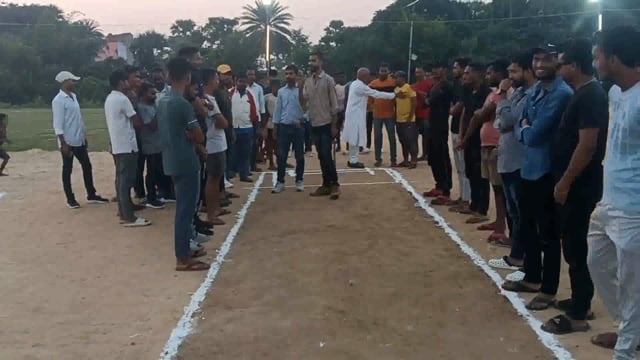 नाइट क्रिकेट टूर्नामेंट का विधायक ने फीता काटकर किया उद्घाटन, अभिभाषण में खिलाड़ियों का उत्साहवर्धन किया गया 