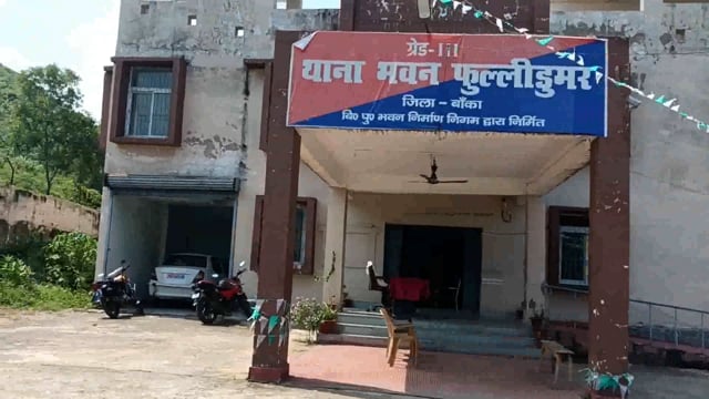 साइकिल से शराब लेकर जा रहे शराब तस्कर पुलिस देख साइकिल छोड़ हुए फरार, पुलिस ने भारी मात्रा में महुआ शराब किया जप्त