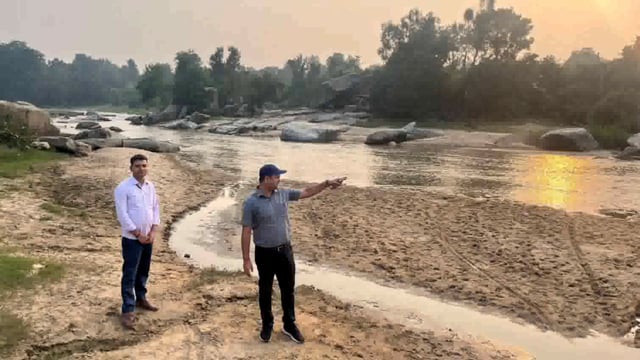 जिला प्रशासन बांका के निर्देश पर चांदन सीओ रविकांत कुमार ने तेतरिया नदी छठ घाट का लिया जायजा।साफ सफाई पर डाला प्रकाश 
